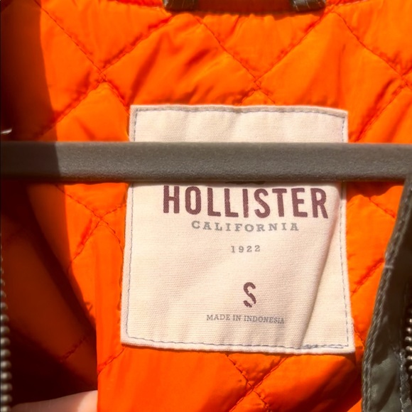 Green Hollister puffer bomber jacket - Picture 3 of 8